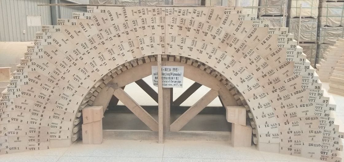 Cegła na bazie wysokoglinu Andalustie jest odporna na wysokie temperatury i stosowana jako bezpieczna podszewka w piecu wysokotemperaturowym, piecach